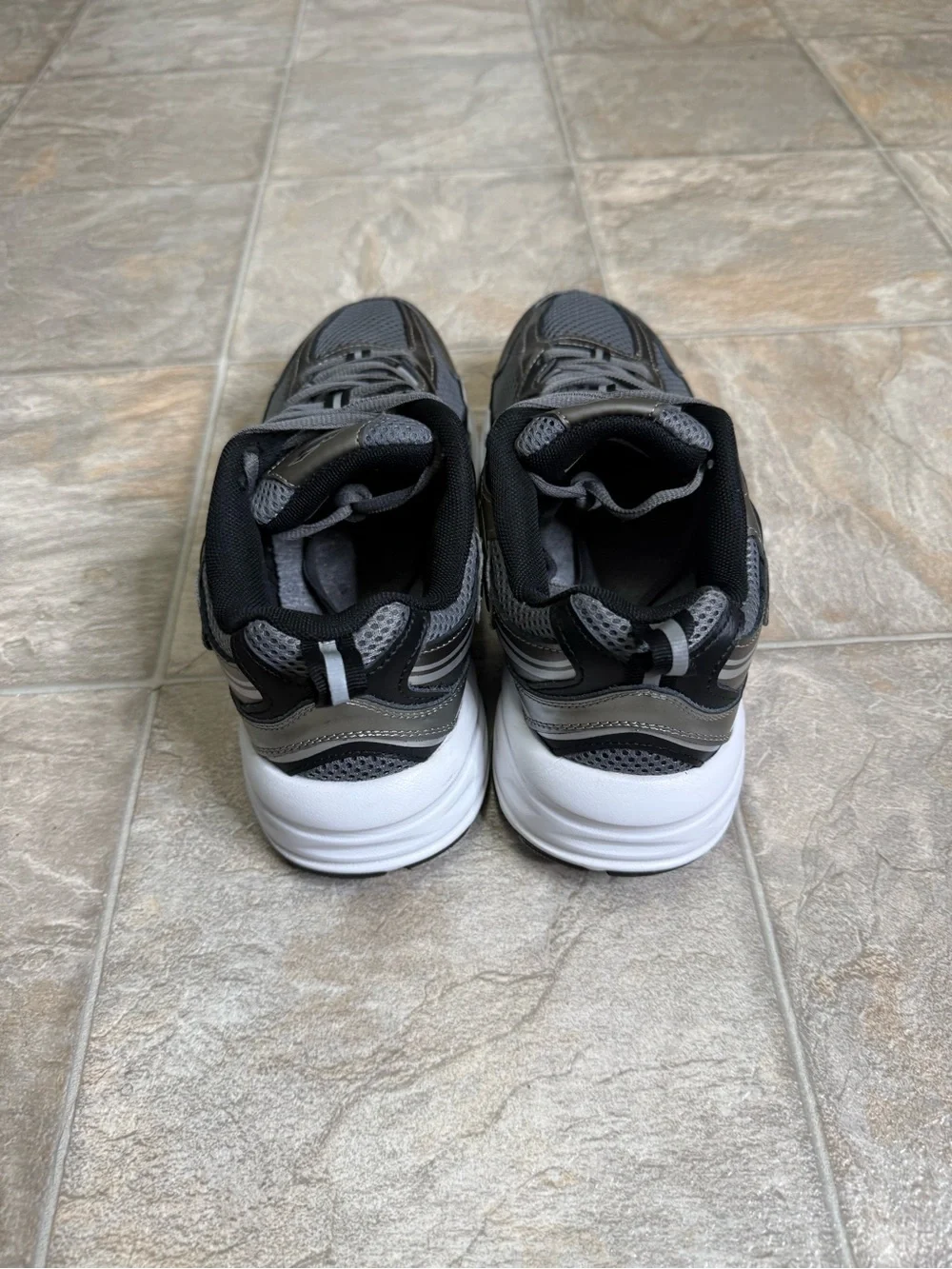 Avia 5000 Performance Sneaker Mens Shoe Size 8.5 Gray WMAV43GX002 NWT
